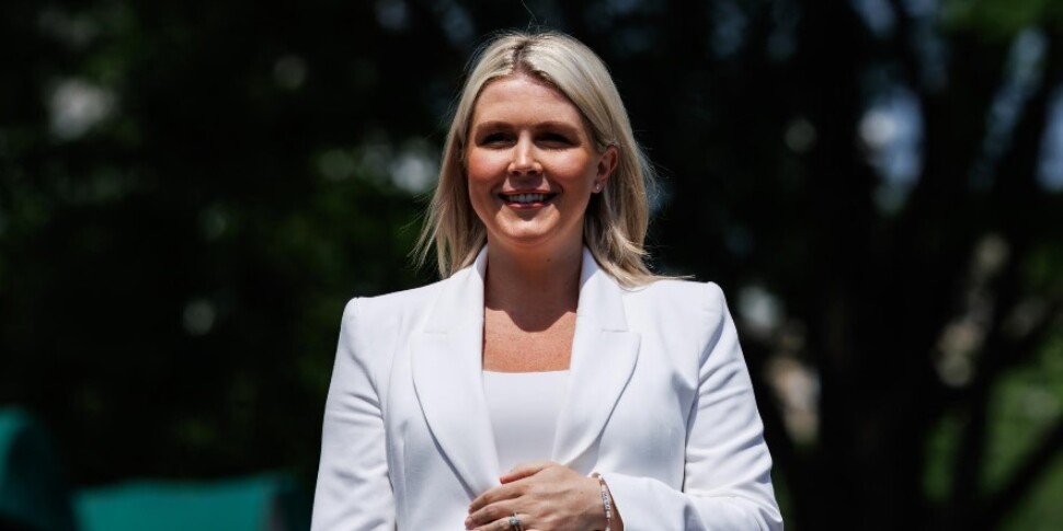 https://assets.gazzettadelsud.it/2026/04/Karoline-Leavitt-970x485-1777062505.jpg
