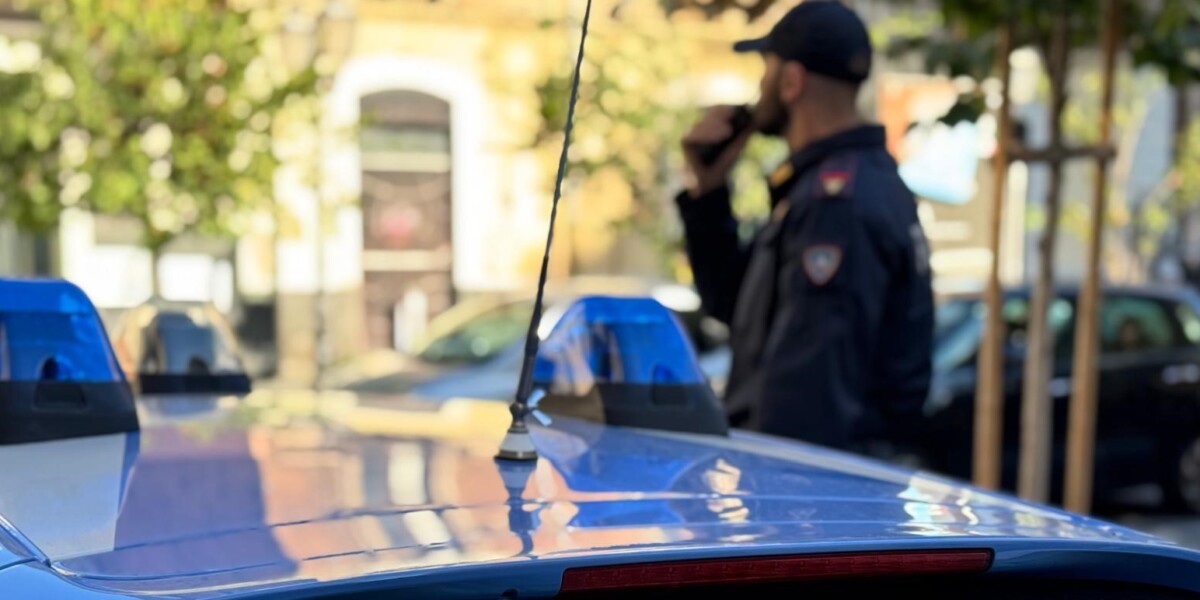 catania fingono di aiutare una turista per derubarla arrestato per estorsione un 22enne denunciato un 16enne da Feedpress.me catania fingono di aiutare una turista per derubarla arrestato per estorsione un 22enne denunciato un 16enne