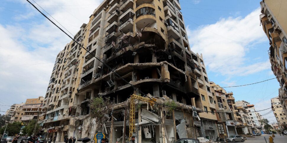 https://assets.gazzettadelsud.it/2026/04/View-of-a-partially-damaged-building-targeted-by-an-Israeli-air-strike-during-a-press-tour-organised-by-the-Hezbollah-media-office-in-Bir-al-Abed-in-the-southern-suburbs-of-Beirut-Lebanon-970x485.jpg