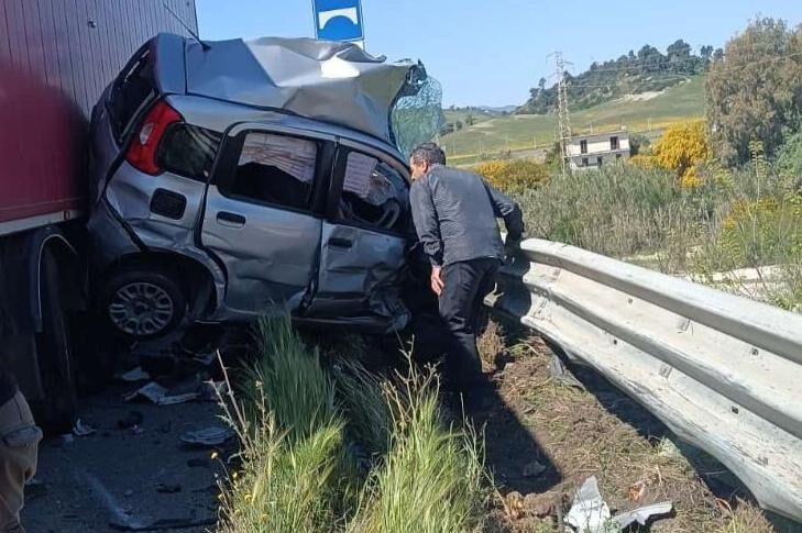 Gravissimo incidente sulla SS 106 a Steccato di Cutro: un morto e ...