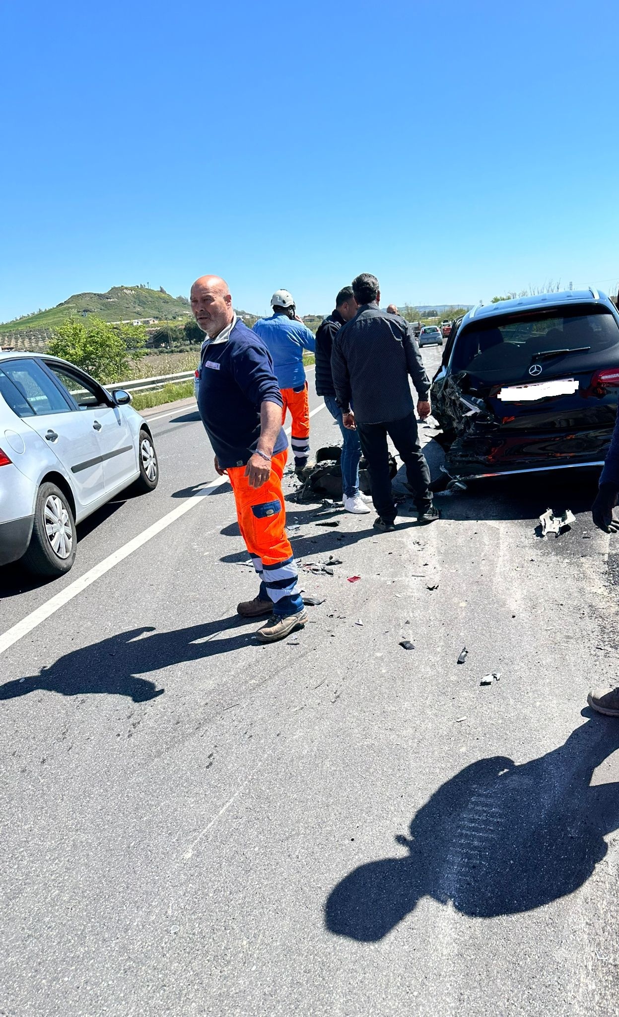 Gravissimo incidente sulla SS 106 a Steccato di Cutro: un morto e ...