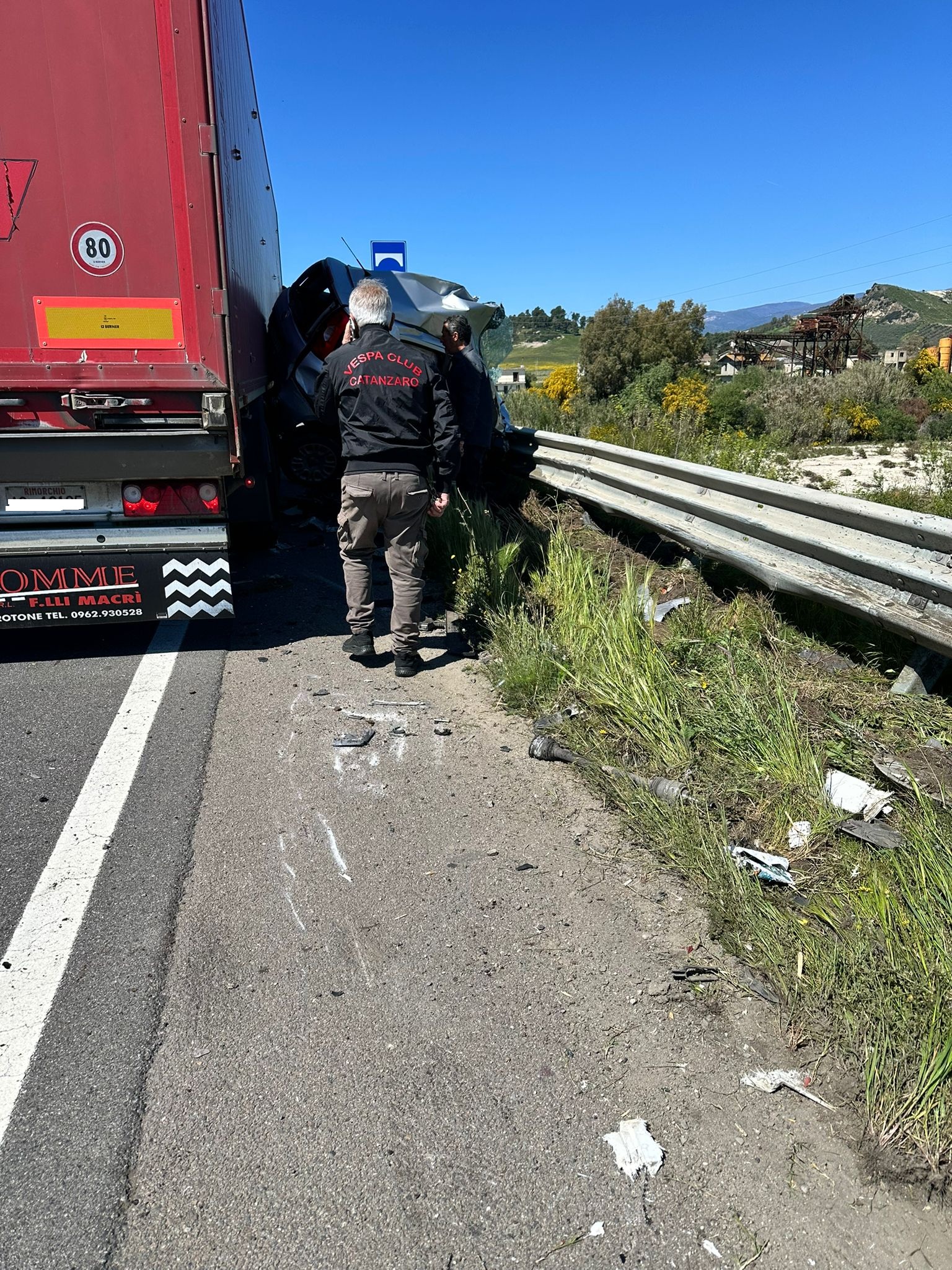 Gravissimo incidente sulla SS 106 a Steccato di Cutro: un morto e ...