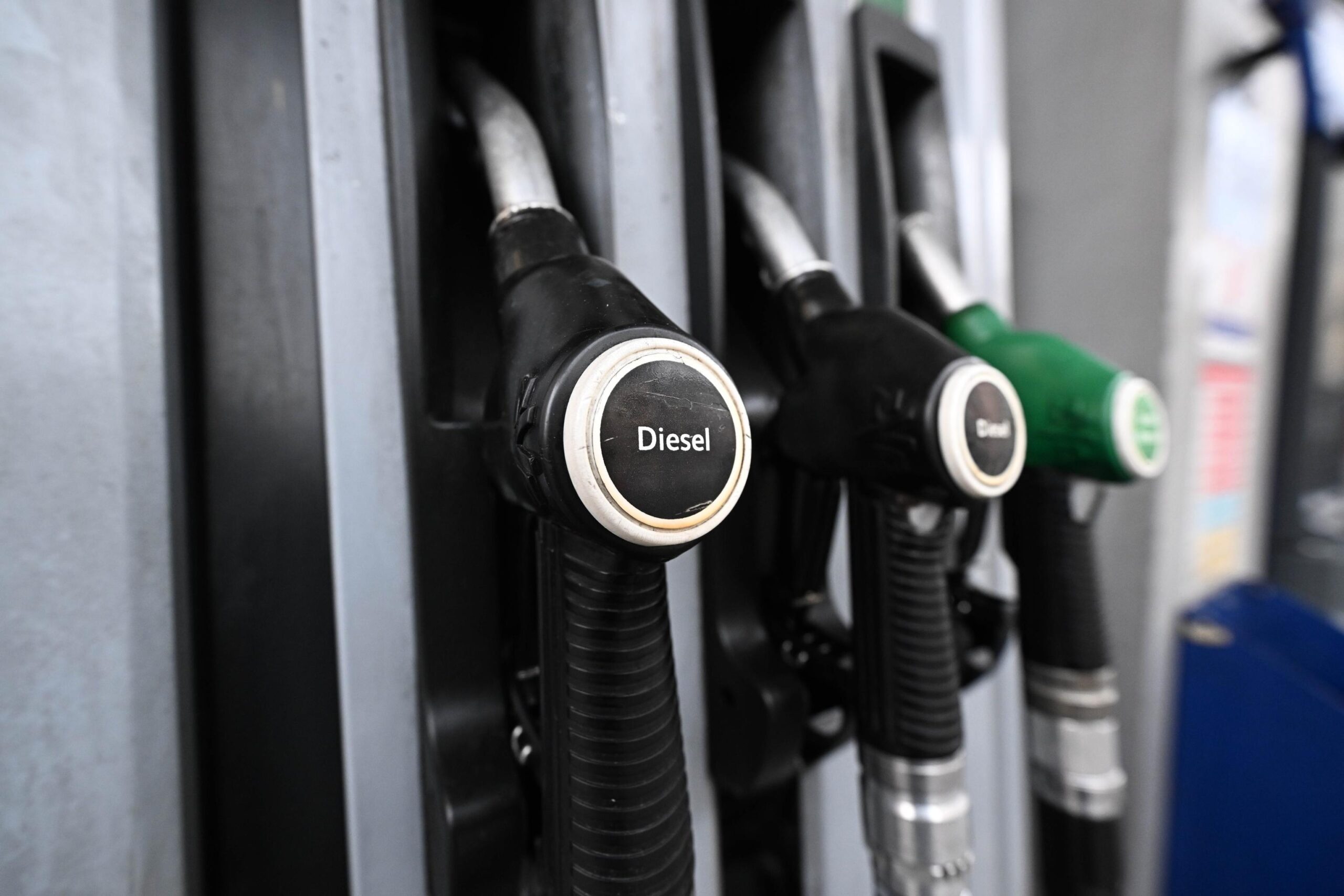 Carburanti, ribassi insufficienti. I pescatori: blocchiamo lo Stretto