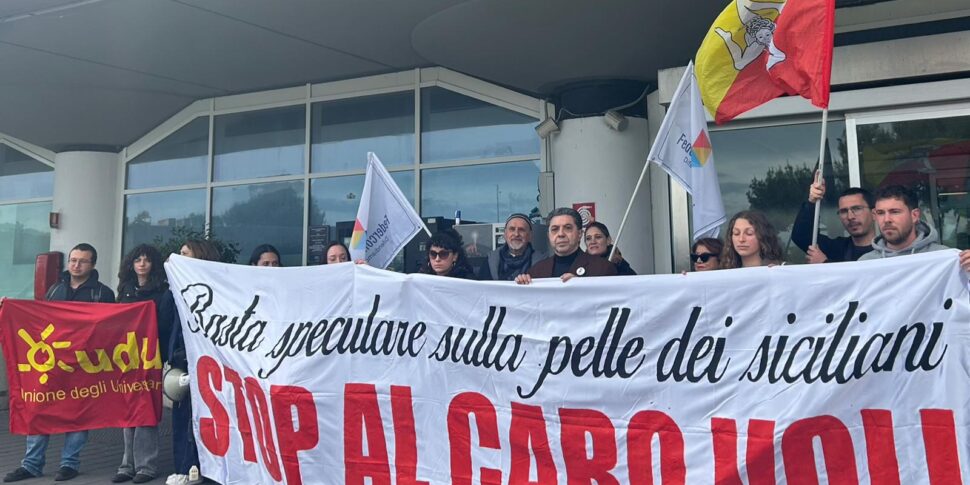 https://assets.gazzettadelsud.it/2026/04/caro-voli-protesta-aeroporto-catania-970x485.jpeg