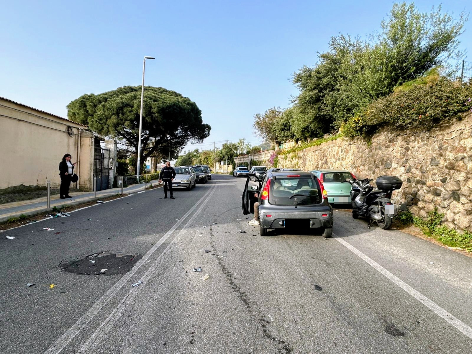 Messina, scontro tra una moto e due auto a Mili: giovane ferito in ...