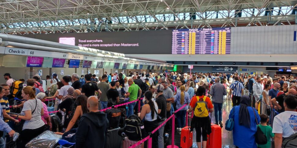 https://assets.gazzettadelsud.it/2026/04/roma-aeroporto-970x485.jpg