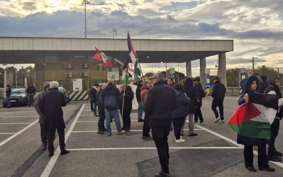 Materiale bellico al porto di Gioia Tauro? Usb, Orsa e pacifisti: «Portati alla luce i traffici»