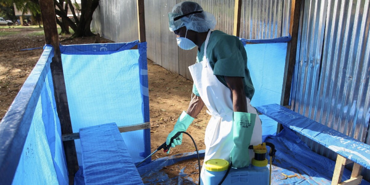 https://assets.gazzettadelsud.it/2026/05/A-Liberian-nurse-sprays-disinfectant-as-a-prevention-against-the-deadly-Ebola-virus-in-the-waiting-area-outside-the-ELWA-isolation-unit-in-Monrovia-Liberia-1200x600-1780309335.jpg