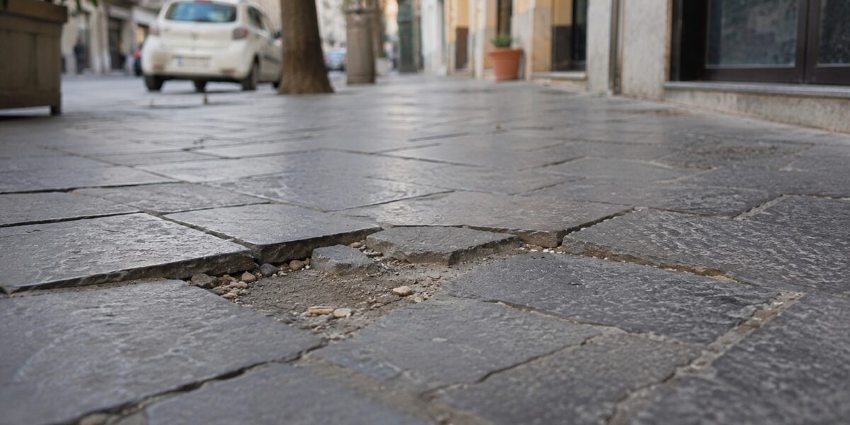 palermo donna cade per una buca risarcimento di 800mila euro da Feedpress.me palermo donna cade per una buca risarcimento di 800mila euro