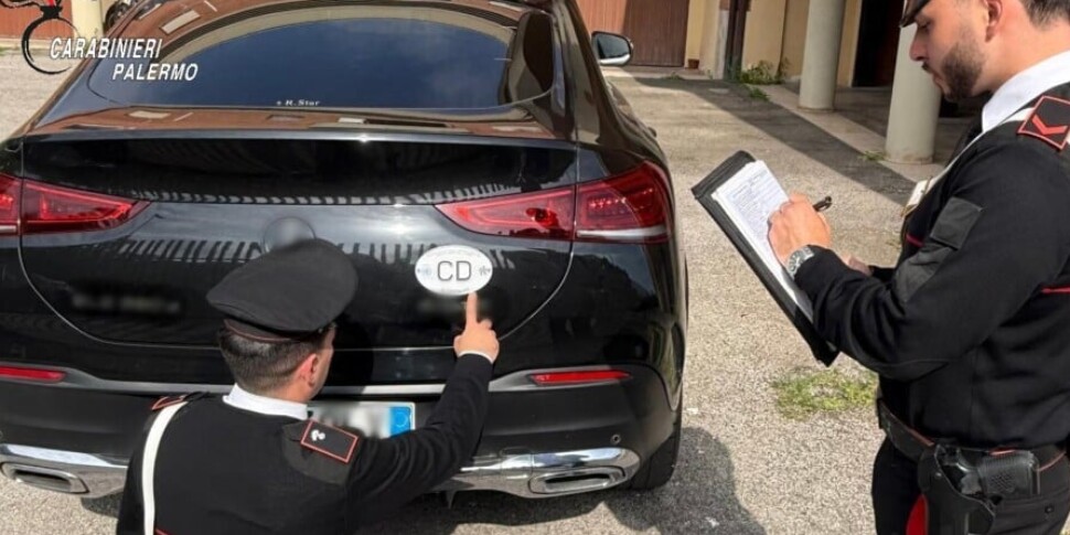 https://assets.gazzettadelsud.it/2026/05/Carabinieri-Palermo-Falde-impegnati-nel-controllo-dellautovettura-con-logo-970x485-1778137322-970x485-1778138119.jpg