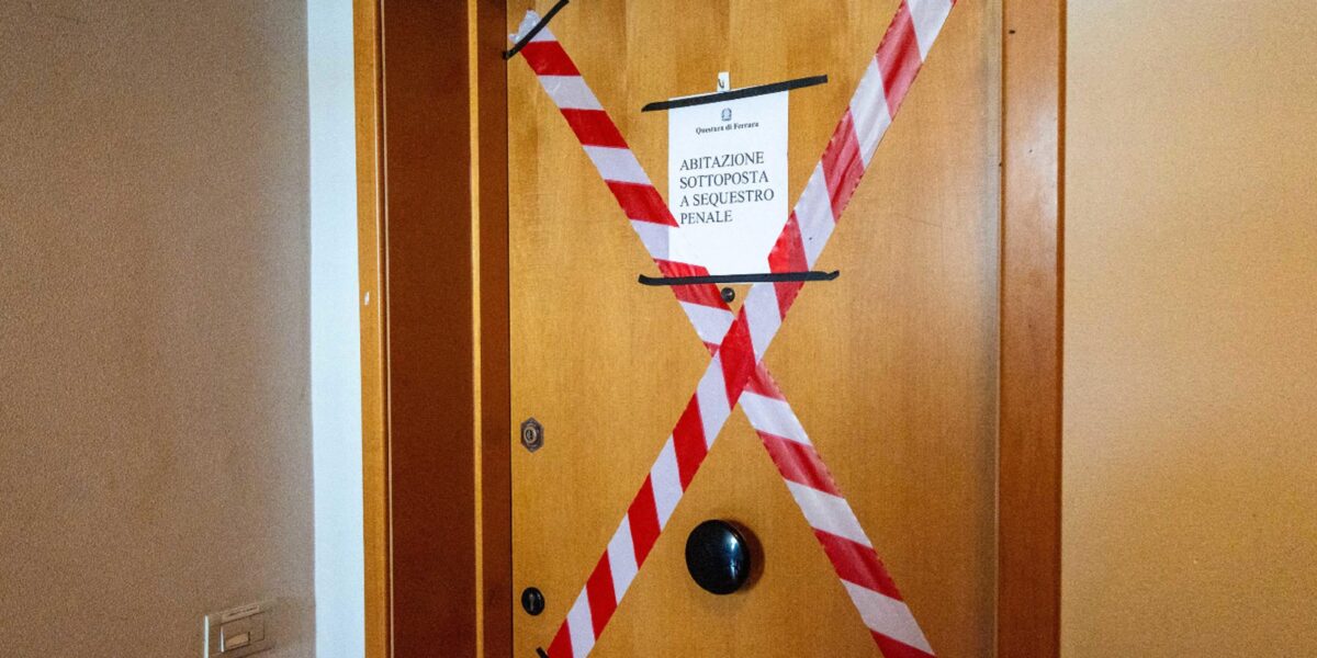 https://assets.gazzettadelsud.it/2026/05/Femminicidio-a-Ferrara-il-marito-Vladimiro-Lombardi-ha-ucciso-a-coltellate-la-moglie-Samanta-Zironi-nel-loro-appartamento-in-via-Gatti-Casazza-nel-quartiere-Barco-a-Ferrara-30-maggio-2026-1200x600.jpg