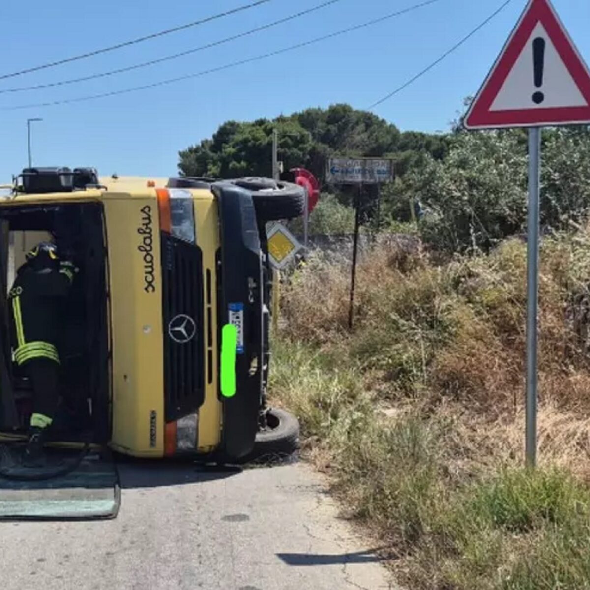Scontro tra scuolabus e auto a Mazara del Vallo: tredici feriti tra cui ...