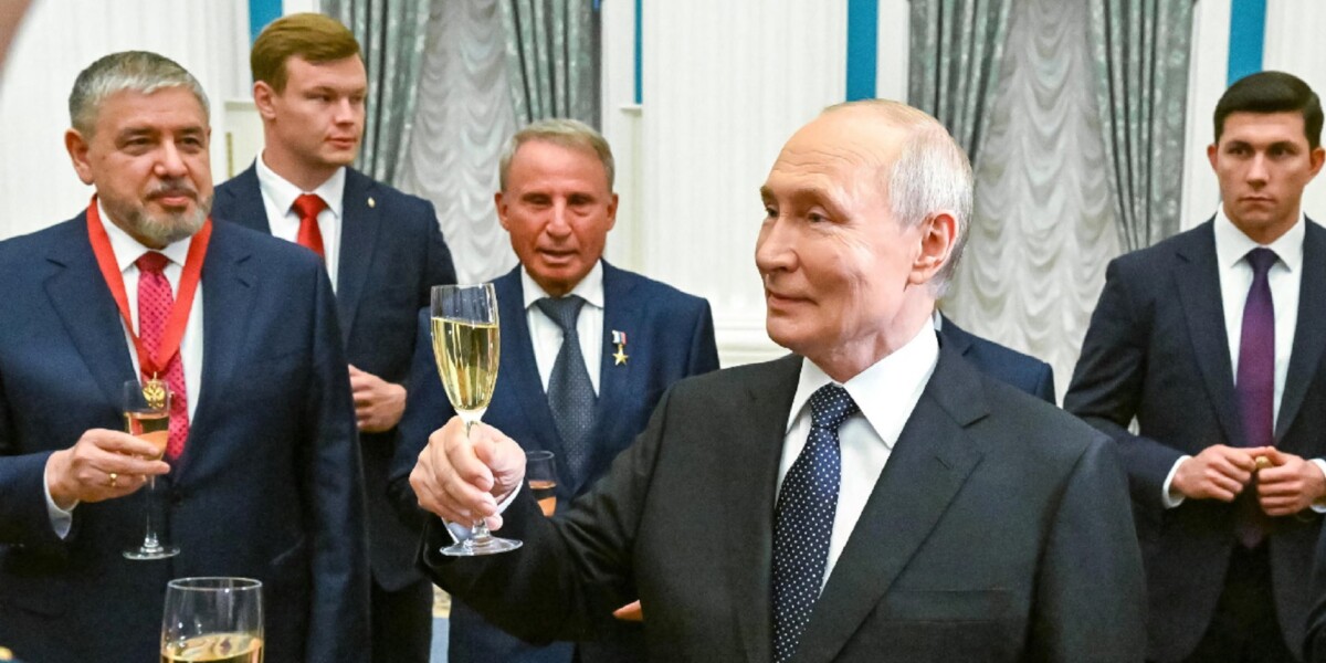 https://assets.gazzettadelsud.it/2026/05/Vladimir-Putin-1-1200x600-1779383385.jpg