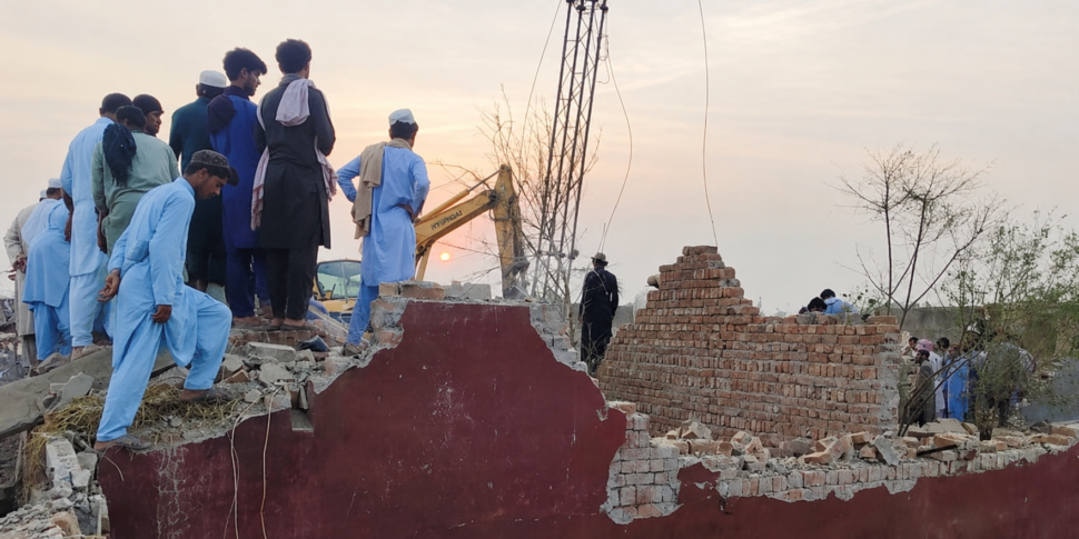 https://assets.gazzettadelsud.it/2026/05/autobomba-pakistan-970x485.png