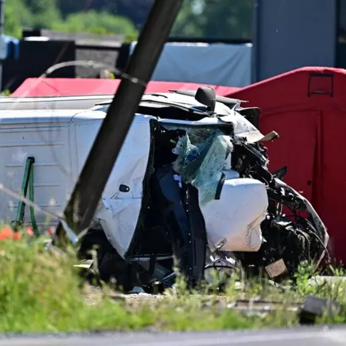 Scuolabus investito da un treno in Belgio, ci sono diversi morti ...