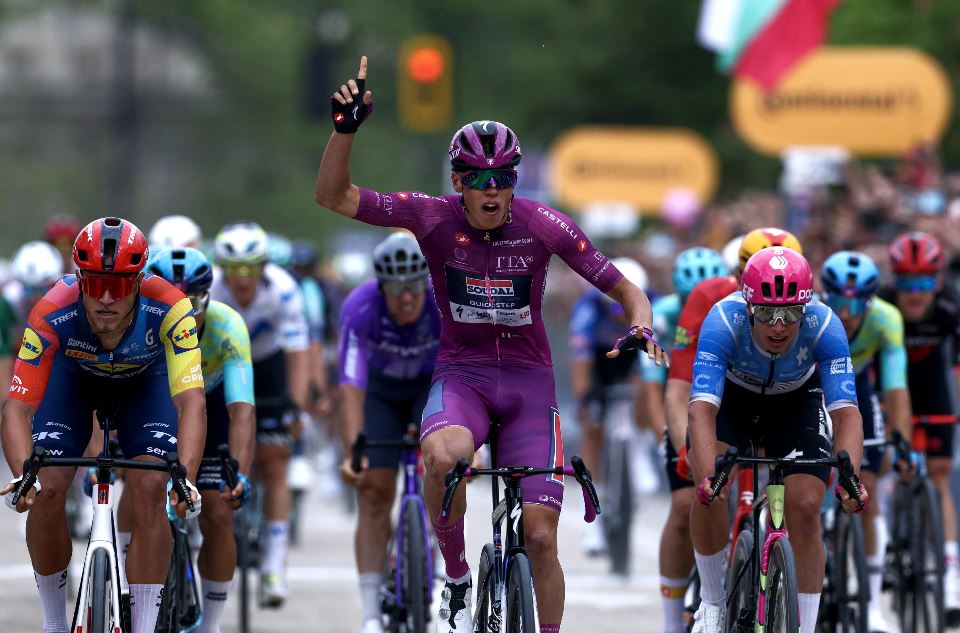 Giro d'Italia: Magnier vince la terza tappa, Silva ancora maglia rosa. Martedì la Catanzaro-Cosenza