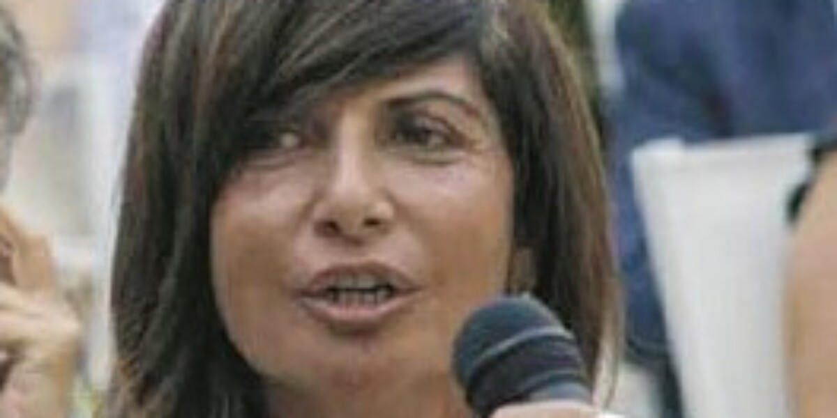 https://assets.gazzettadelsud.it/2026/05/simona-loizzo-1200x600-1779195042.jpg