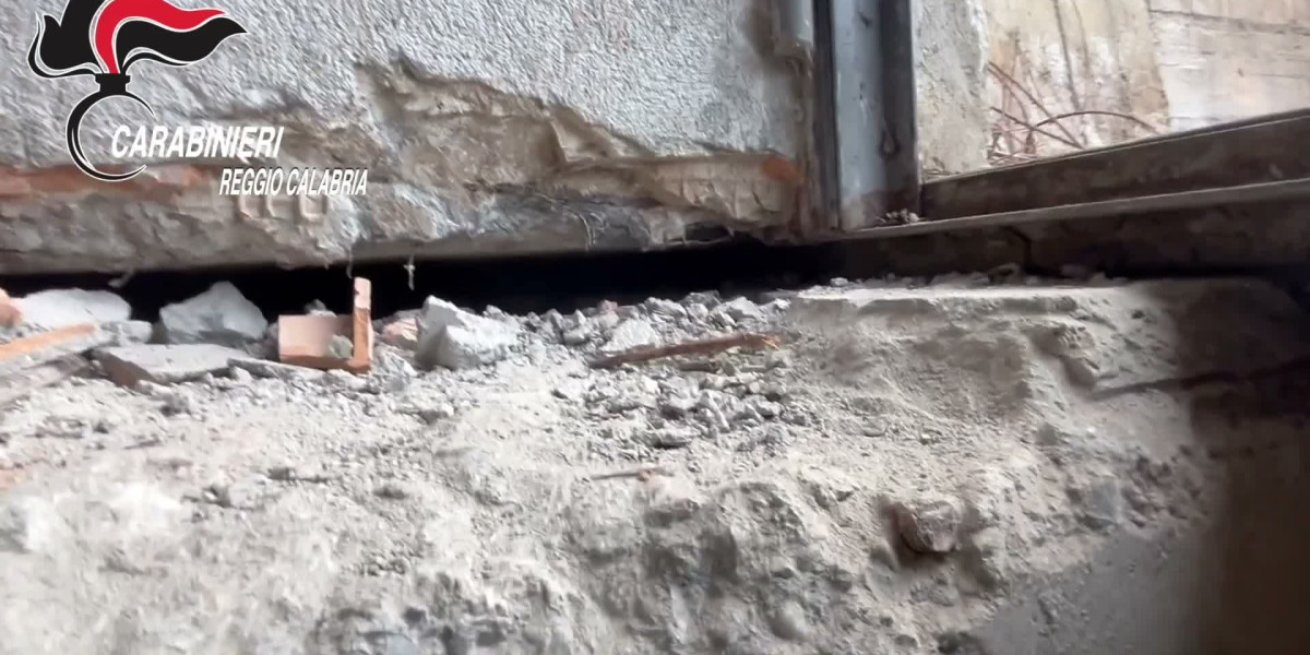 Blitz ad Ardore: scoperto il bunker dei segreti. Un labirinto ...