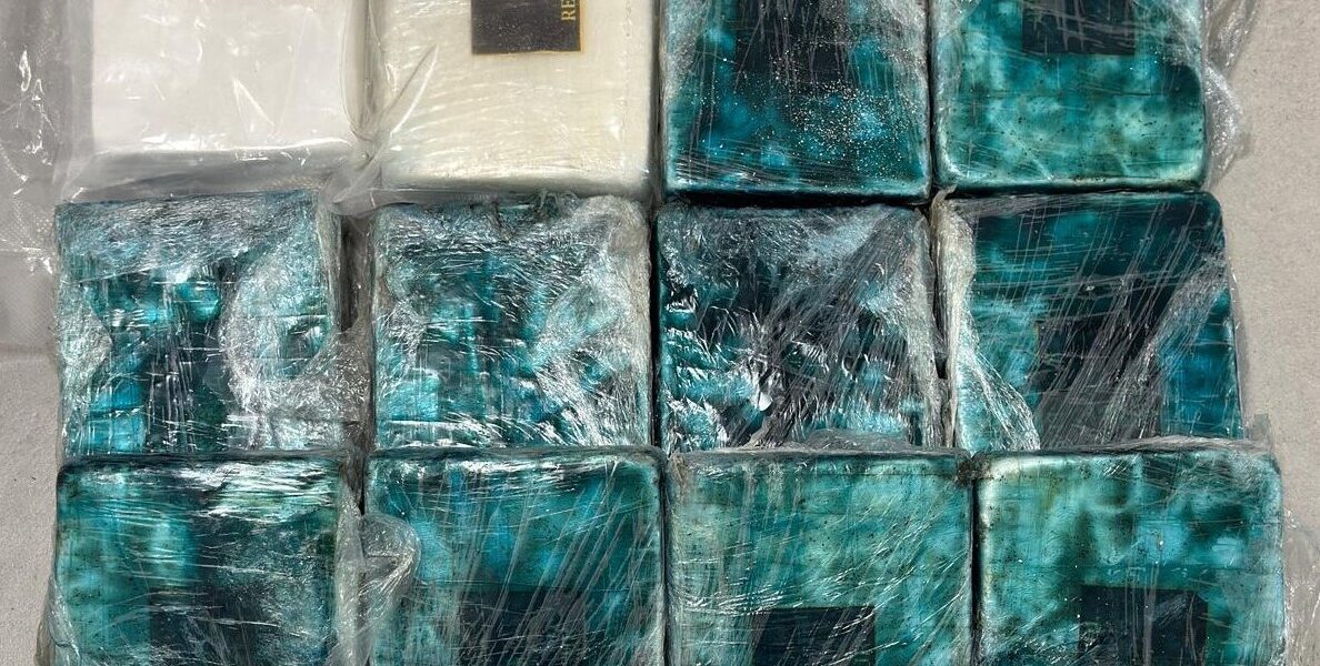 https://assets.gazzettadelsud.it/2026/06/DA-BARCELLONA-A-CATANIA-CON-13-CHILI-DI-COCAINA-IN-AUTO-TRE-PERSONE-DI-LENTINI-ARRESTATE-A-CATANIA-DALLA-POLIZIA-DI-STATO-7-1188x600.jpg