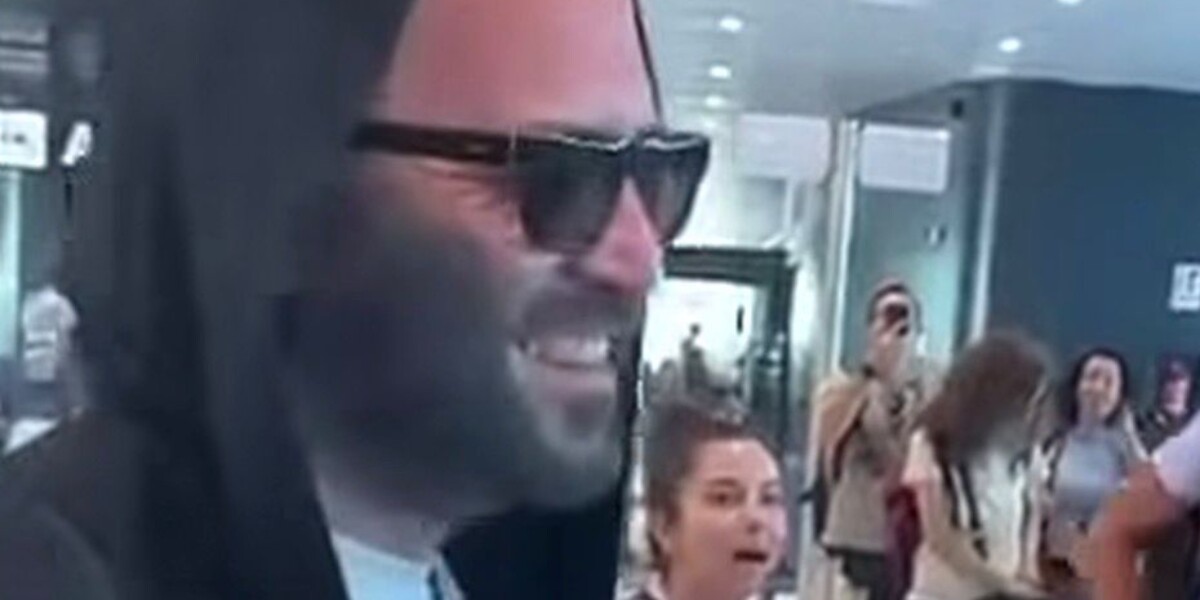 https://assets.gazzettadelsud.it/2026/06/Giuliano-Sangiorgi-canta-con-i-fan-a-Fiumicino-1200x600-1782575954.jpeg