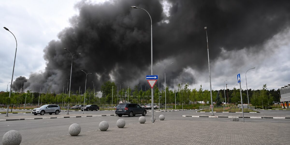 https://assets.gazzettadelsud.it/2026/06/Raffineria-di-Mosca-in-fiamme-dopo-lattacco-ucraino-1200x600.jpg
