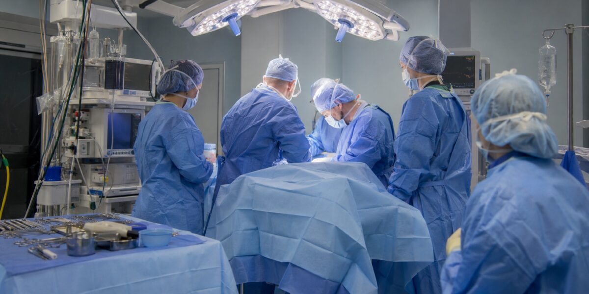 https://assets.gazzettadelsud.it/2026/06/Sala-operatoria-intervento-chirurgico-1200x600.jpg