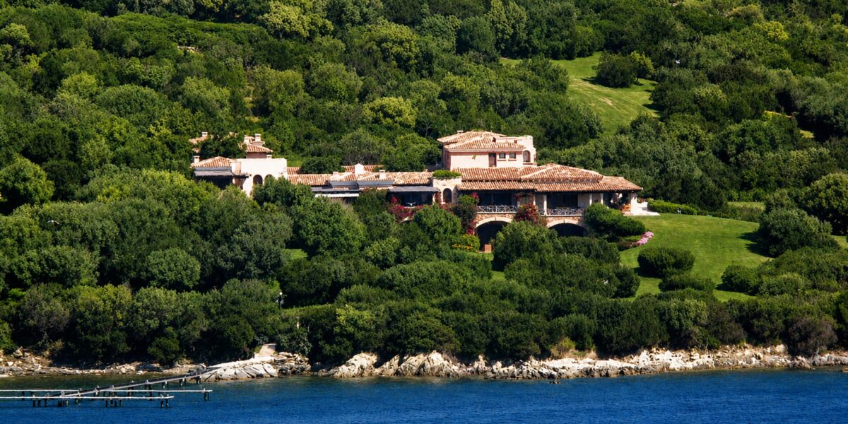 villa certosa venduta agli al thani 350 milioni per la residenza di berlusconi da Gazzettadelsud.it villa certosa venduta agli al thani 350 milioni per la residenza di berlusconi
