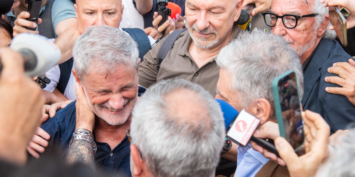 alemanno esco dal carcere da innocente il mio impegno con vannacci cori fuori da rebibbia gianni uno di noi da Gazzettadelsud.it alemanno esco dal carcere da innocente il mio impegno con vannacci cori fuori da rebibbia gianni uno di noi