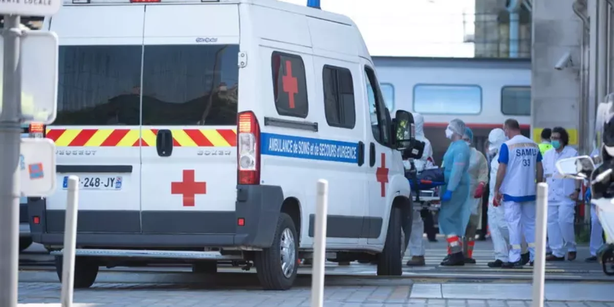 https://assets.gazzettadelsud.it/2026/06/ambulanza-francia-1200x600.webp