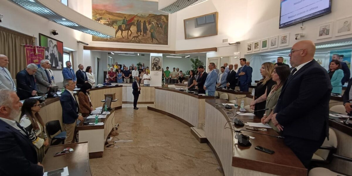 Crotone: la seconda consiliatura Voce nasce con tredici gruppi in Aula