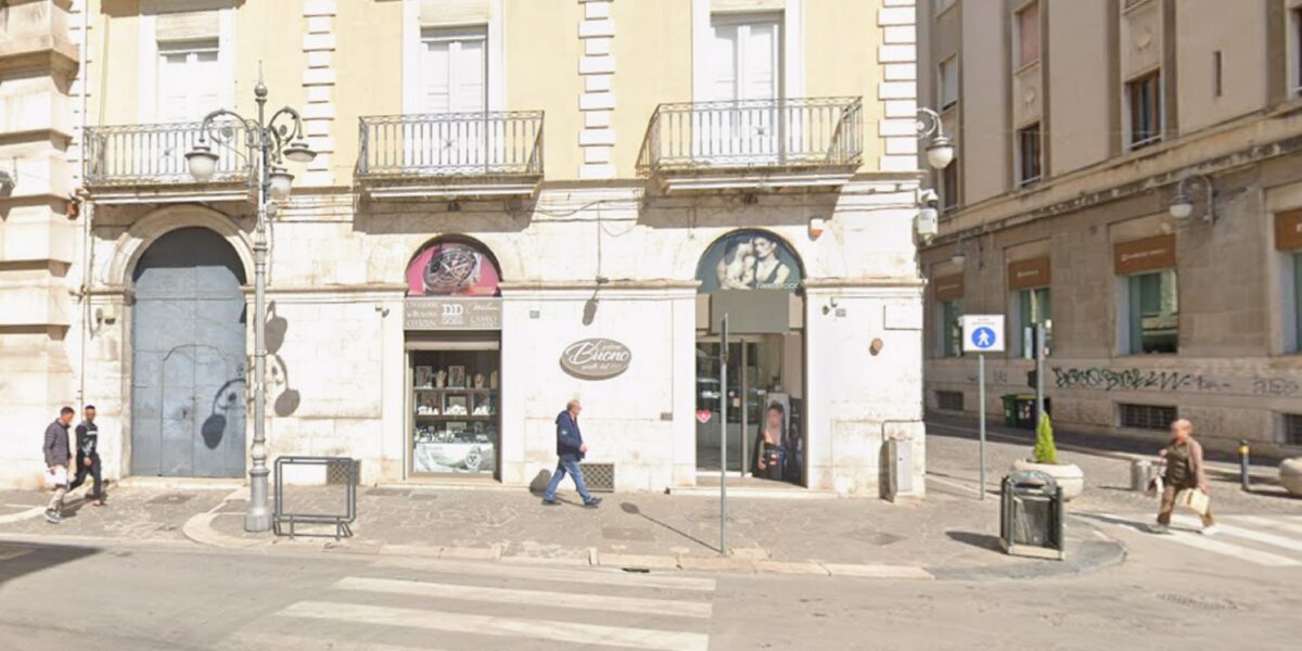 foggia assalto alla gioielleria buono in corso garibaldi bottino da oltre 100mila euro da Gazzettadelsud.it foggia assalto alla gioielleria buono in corso garibaldi bottino da oltre 100mila euro