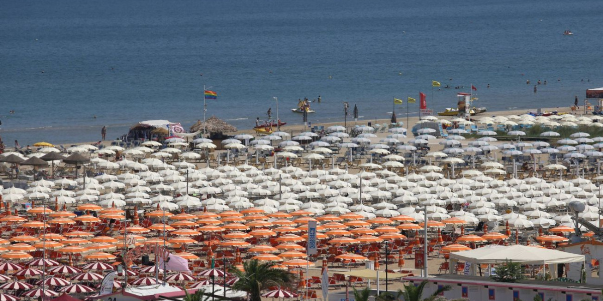 https://assets.gazzettadelsud.it/2026/06/il-54-degli-europei-sogna-una-vacanza-in-italia-il-bel-paese-si-conferma-la-meta-preferita-per-l8217estate-2226827-1200x600.jpg