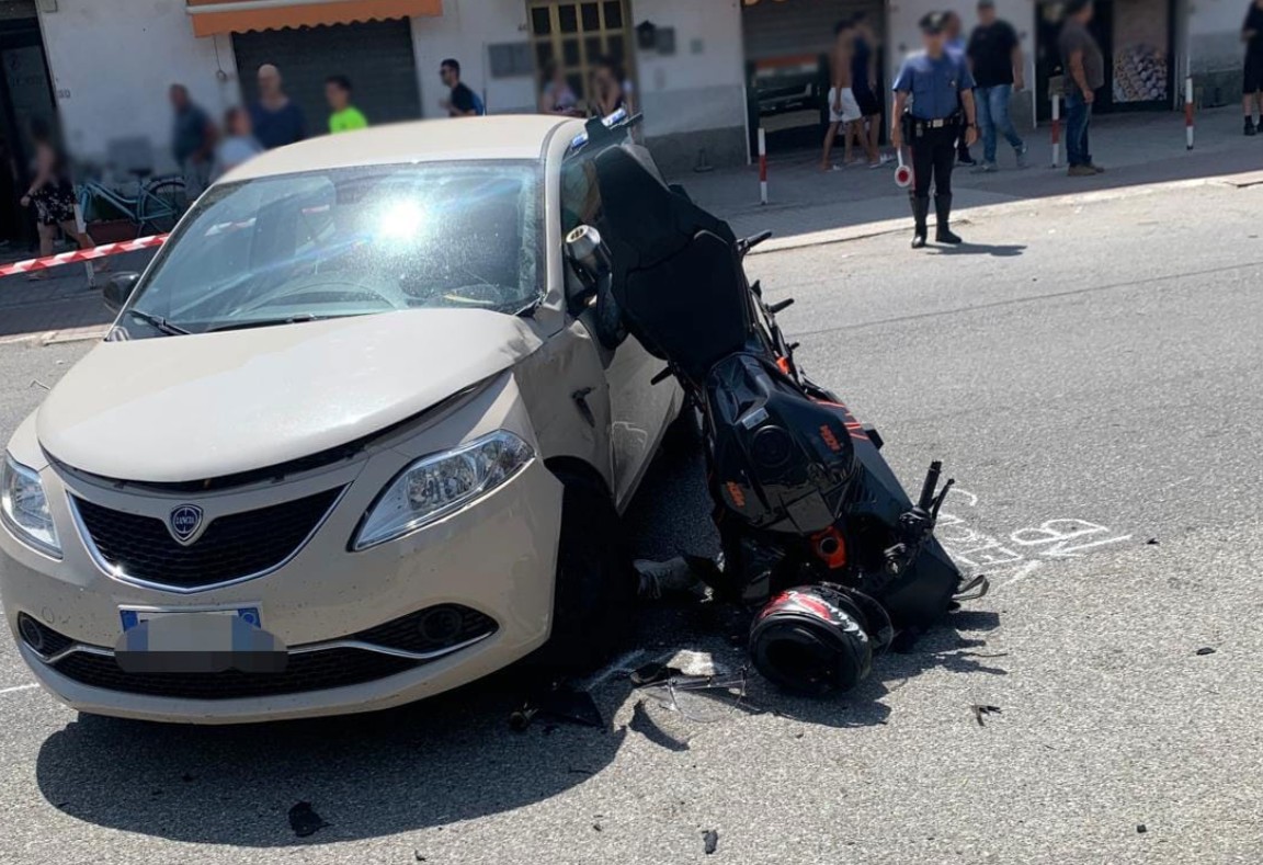 Incidente a Nocera Terinese: scontro tra auto e moto, un morto