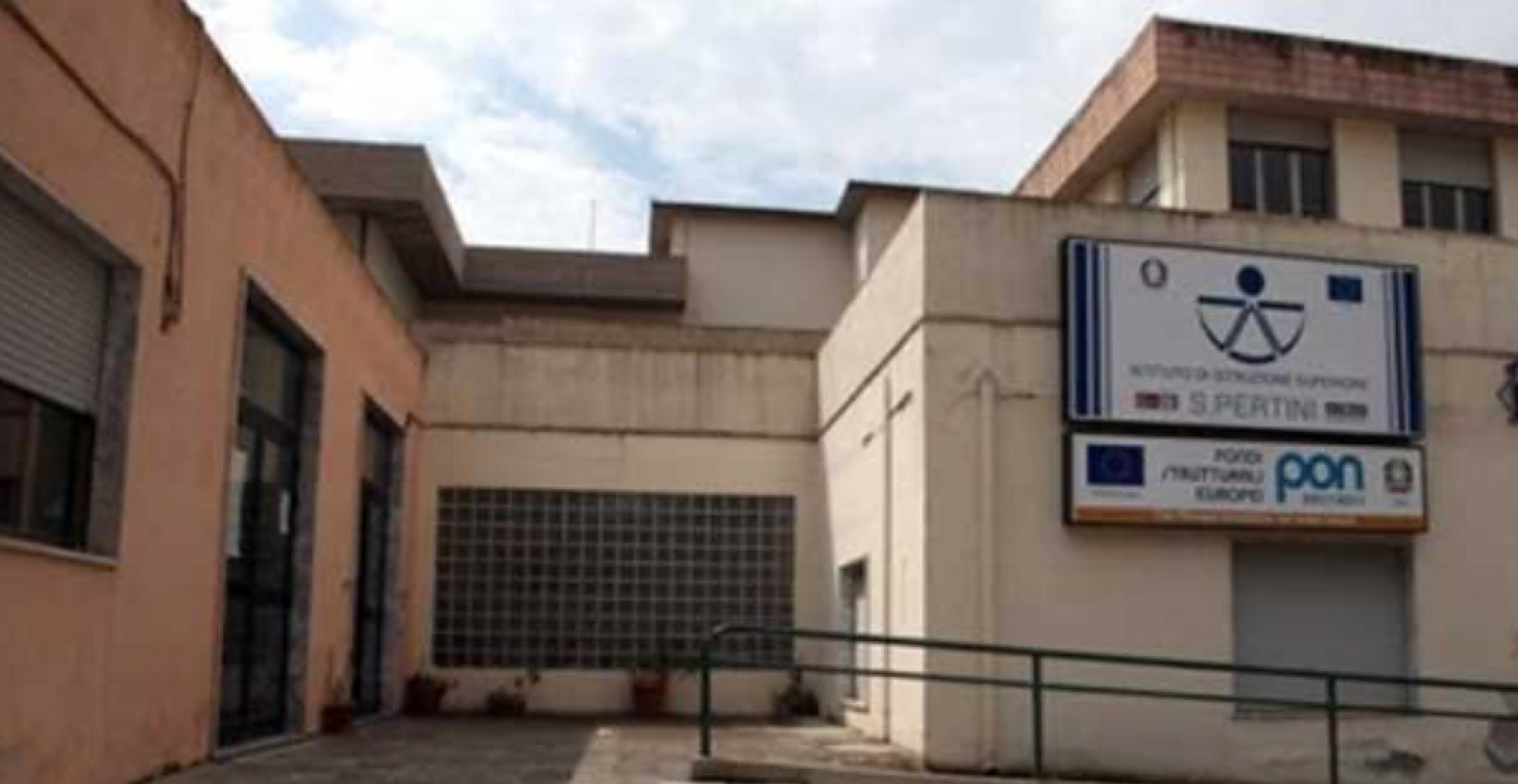 Crotone, “sistema Sisca”. L’imputato Carbone rimane ai domiciliari