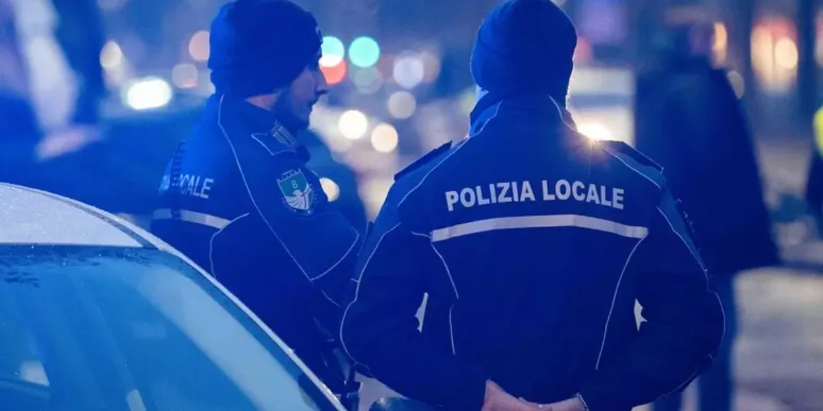 milano agente della polizia locale muore durante un inseguimento caccia al pirata della strada imprezzabile era siciliano da Gazzettadelsud.it milano agente della polizia locale muore durante un inseguimento caccia al pirata della strada imprezzabile era siciliano