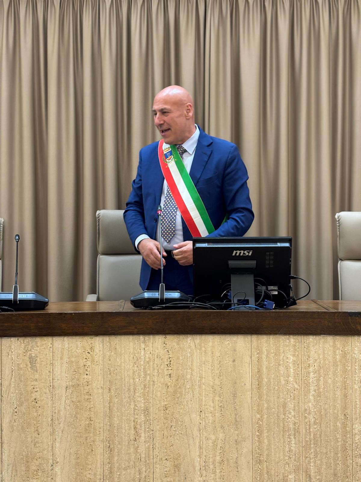 Crotone, Vincenzo Voce si insedia da sindaco: «Sarò il sindaco di tutti i cittadini»