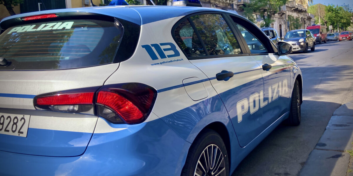https://assets.gazzettadelsud.it/2026/07/ADOCCHIA-UN-MOTORINO-IN-CENTRO-PER-RUBARLO-LADRO-BLOCCATO-E-ARRESTATO-IN-FLAGRANZA-DALLA-POLIZIA-DI-STATO-1-1200x600.jpg