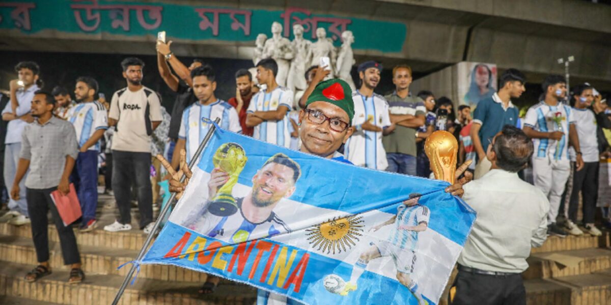 «Congratulazioni ai compatrioti argentini»: lo scherzo del pilota spagnolo che illude i passeggeri - VIDEO