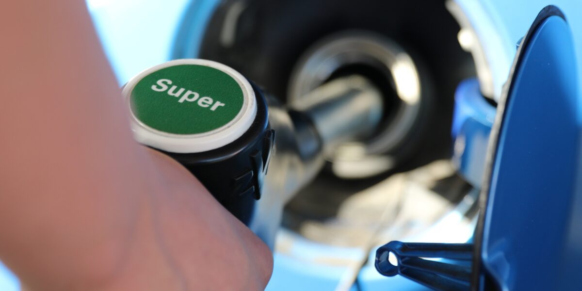 carburanti stangata d estate prezzi ancora in salita benzina a 1949 euro e diesel vicino ai 220 in autostrada da Gazzettadelsud.it carburanti stangata d estate prezzi ancora in salita benzina a 1949 euro e diesel vicino ai 220 in autostrada