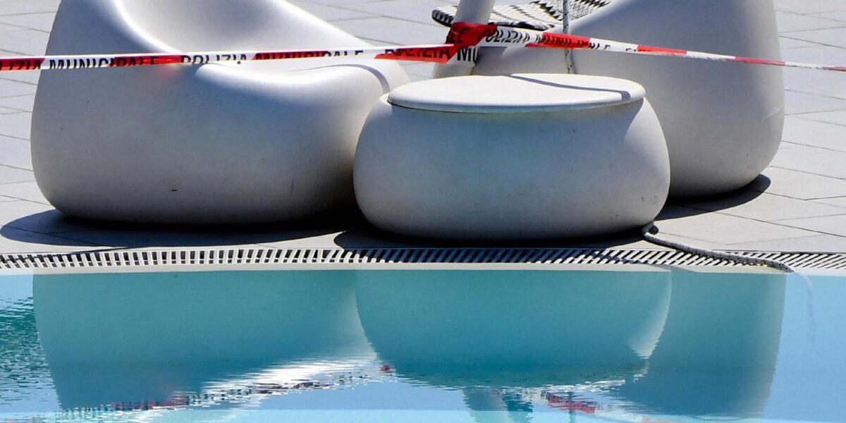 https://assets.gazzettadelsud.it/2026/07/Bimba-di-7-anni-risucchiata-da-bocchettone-piscina-e-gravissima-1200x600.jpg