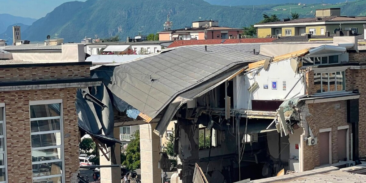 crolla la parte centrale del tribunale di bolzano i residenti un boato fortissimo un terremoto da Gazzettadelsud.it crolla la parte centrale del tribunale di bolzano i residenti un boato fortissimo un terremoto