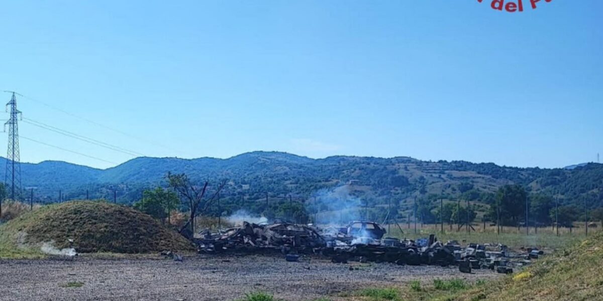 esplosione nella fabbrica di fuochi muoiono madre e figlio a rieti erano parenti delle vittime del 2023 da Gazzettadelsud.it esplosione nella fabbrica di fuochi muoiono madre e figlio a rieti erano parenti delle vittime del 2023