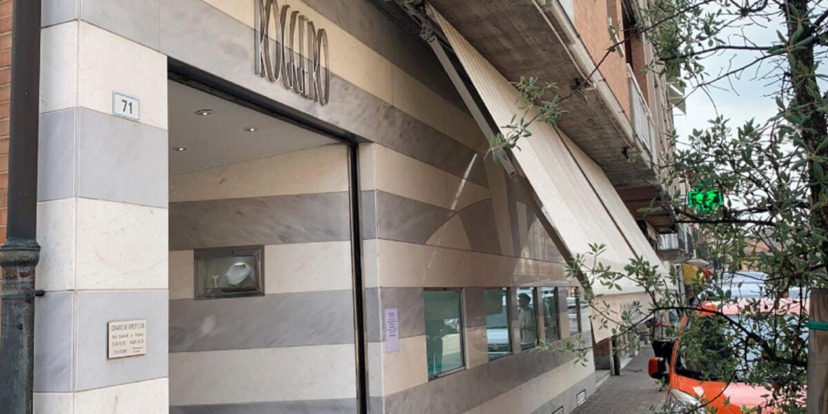https://assets.gazzettadelsud.it/2026/07/Gioielleria-Roggero-riaperta-cartello-avvisa-nessuna-dichiarazione-1200x600.jpg