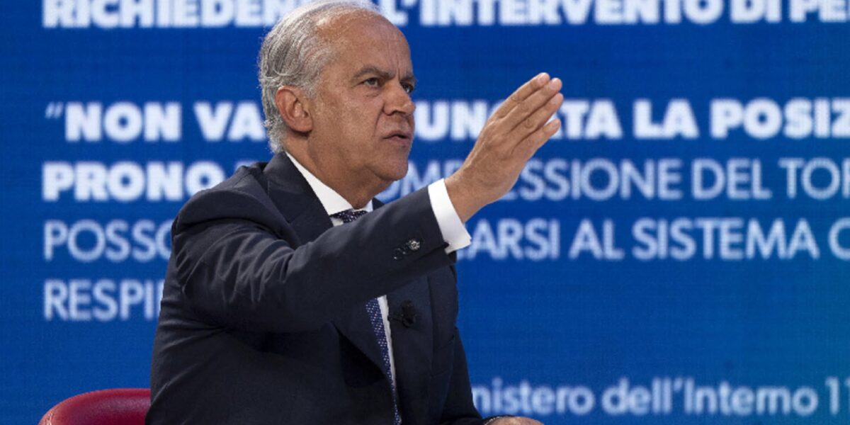 https://assets.gazzettadelsud.it/2026/07/Il-ministro-dellinterno-Matteo-Piantedosi-durante-il-programma-televisivo-LAria-Che-Tira.-Roma-1200x600.jpg