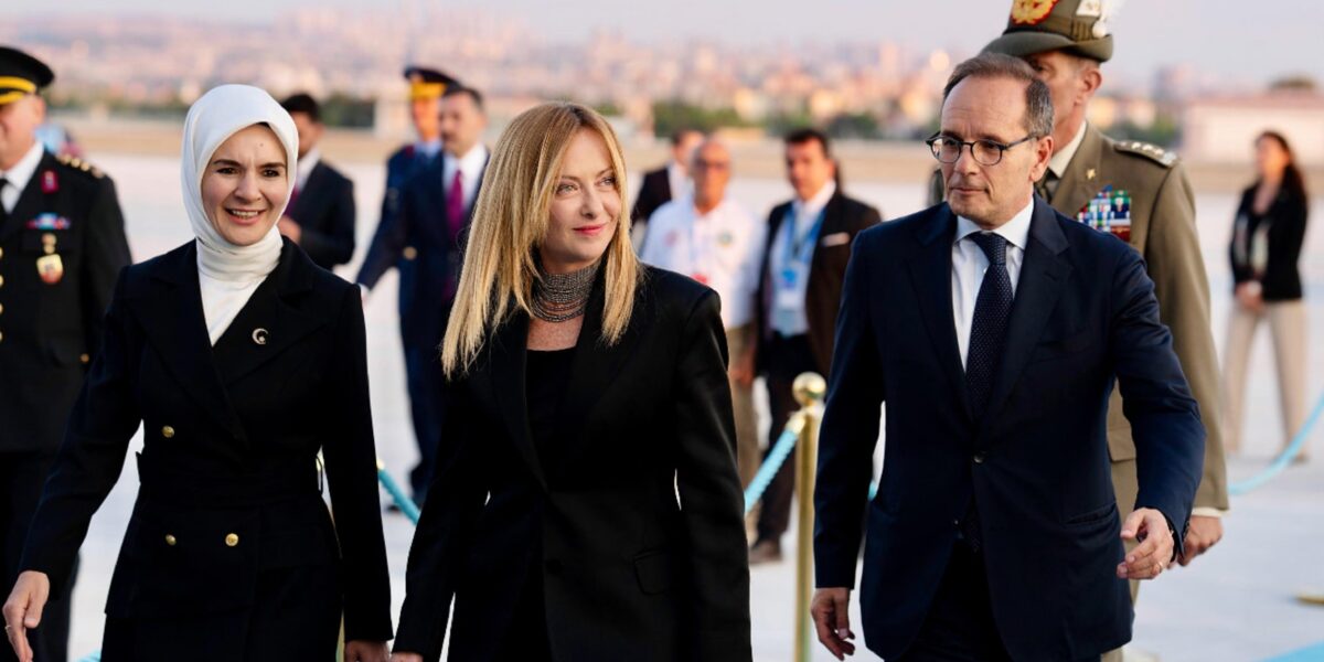 https://assets.gazzettadelsud.it/2026/07/La-presidente-del-Consiglio-Giorgia-Meloni-e-atterrata-ad-Ankara-per-il-vertice-Nato-1200x600.jpg