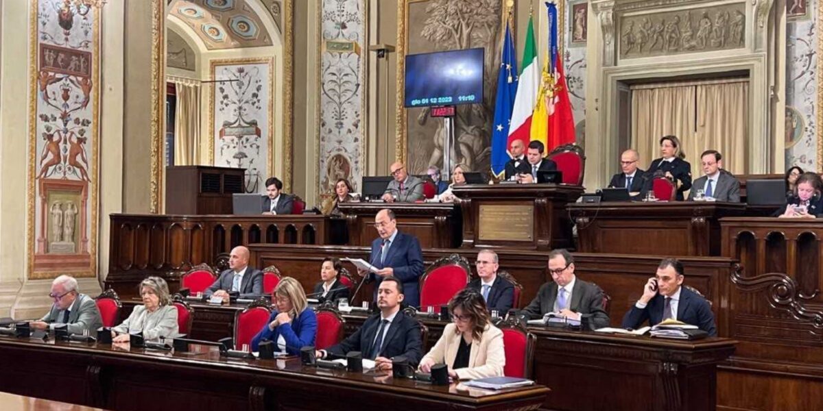https://assets.gazzettadelsud.it/2026/07/La-relazione-allArs-Schifani-con-gli-assessori-della-giunta-1200x600.jpg