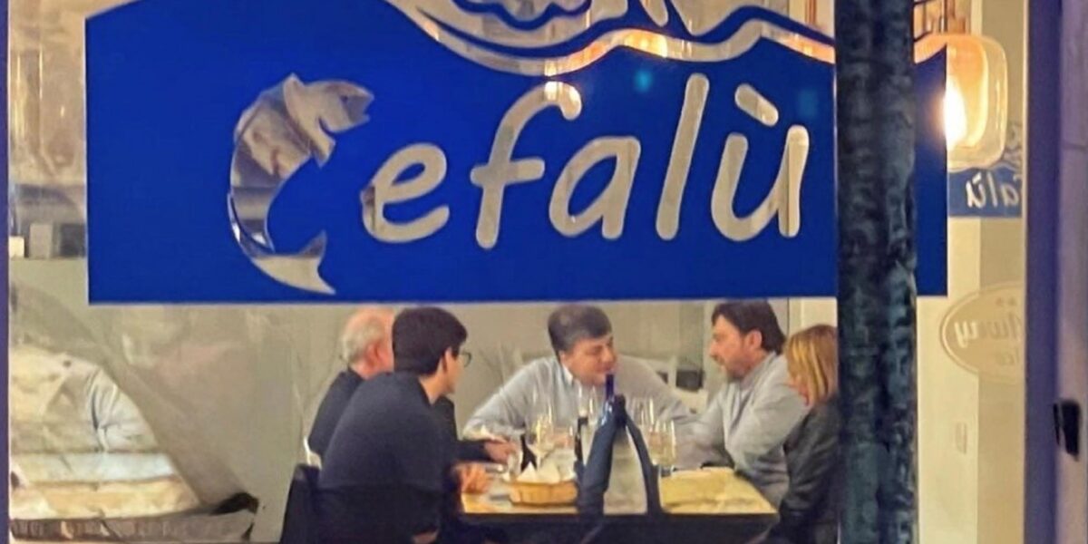 https://assets.gazzettadelsud.it/2026/07/Sigfrido-Ranucci-a-cena-con-alcune-persone-tra-cui-Walter-Lavitola-proprietario-del-ristorante-Cefalu-nel-quartiere-di-Monteverde-Vecchio-a-Roma-1200x600.jpg