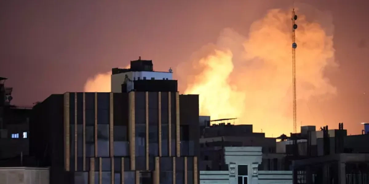 escalation usa iran su hormuz nuovi raid contraerea a teheran e la minaccia iraniana sulle infrastrutture del golfo da Gazzettadelsud.it escalation usa iran su hormuz nuovi raid contraerea a teheran e la minaccia iraniana sulle infrastrutture del golfo