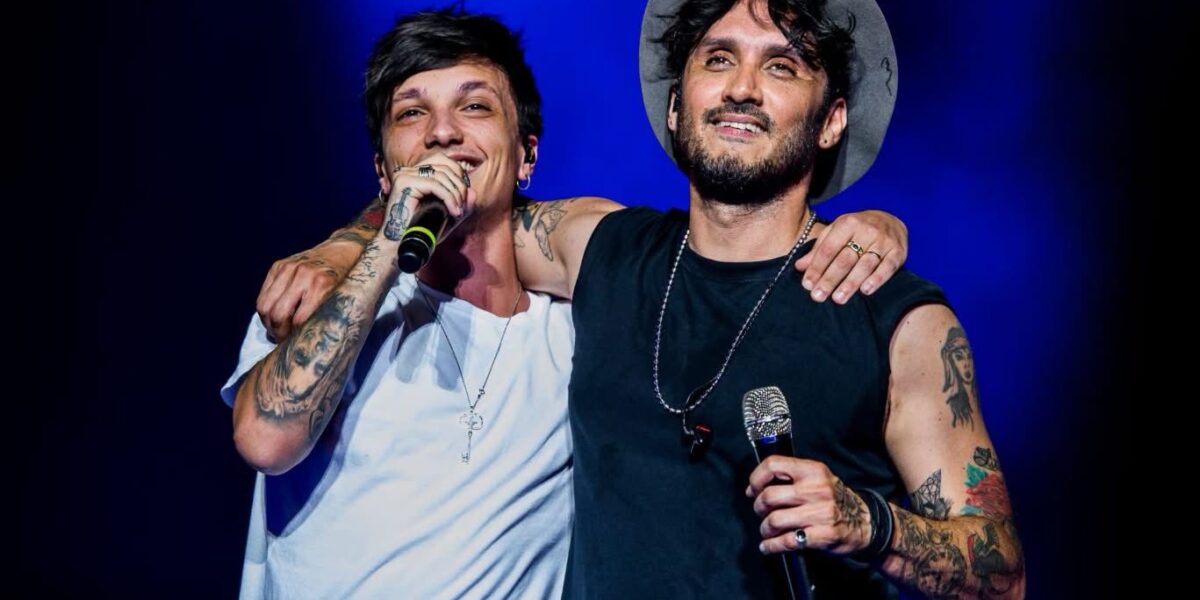 fabrizio moro sul palco di tor vergata il cantautore di origini calabresi ha aperto il concertone di ultimo da Gazzettadelsud.it fabrizio moro sul palco di tor vergata il cantautore di origini calabresi ha aperto il concertone di ultimo