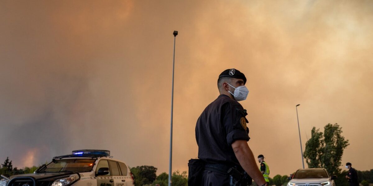 l europa brucia tra francia e spagna decine di migliaia di evacuati fiamme fuori controllo e soccorsi via mare da Gazzettadelsud.it l europa brucia tra francia e spagna decine di migliaia di evacuati fiamme fuori controllo e soccorsi via mare
